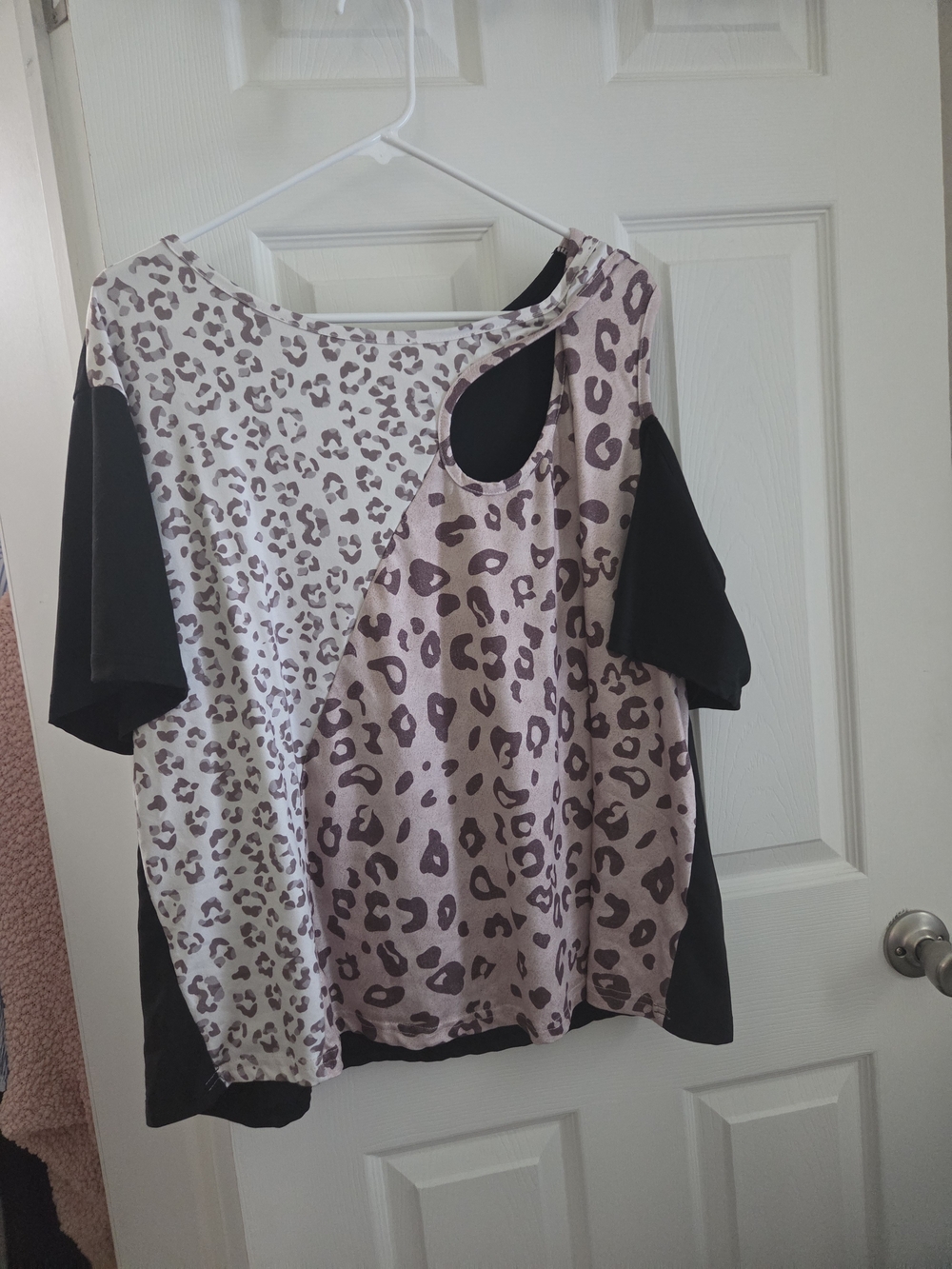 Women’s Plus Leopard Print Cutout Short Sleeve Top - Black & Mauve